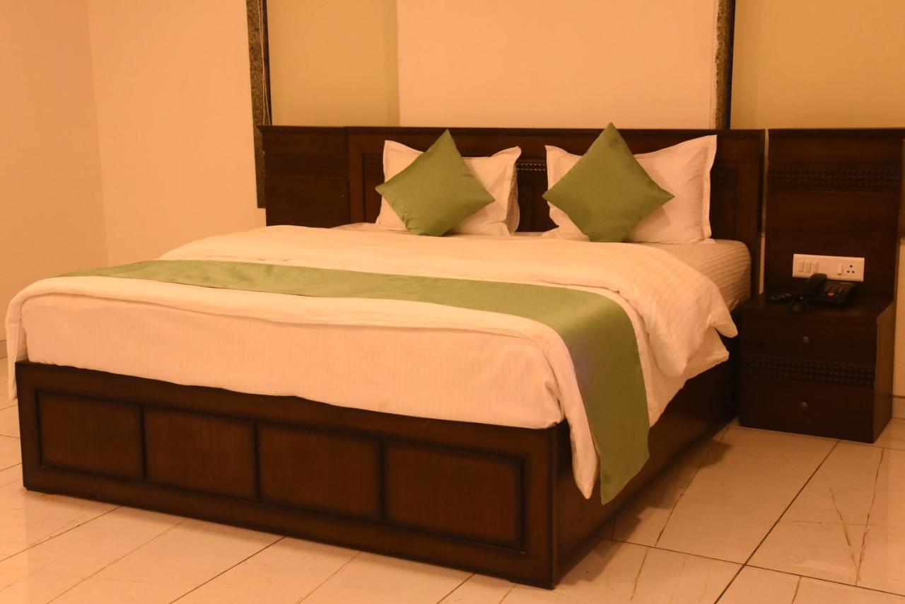Vits Excellensea Karde Beach Dāpoli Buitenkant foto