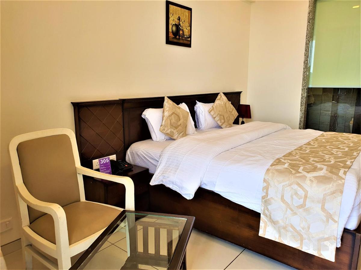 Vits Excellensea Karde Beach Dāpoli Buitenkant foto